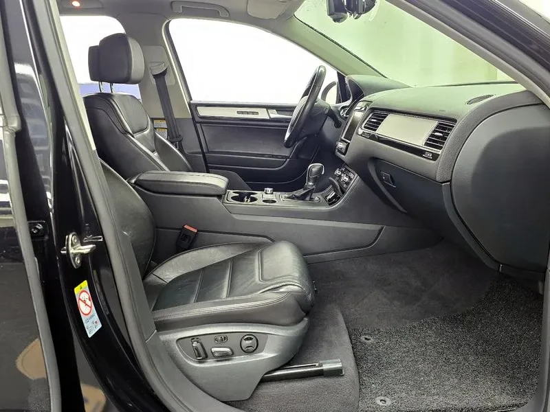 VW Touareg V6 3.0 TDI BLUEMOTION, снимка 11 - Автомобили и джипове - 55006463