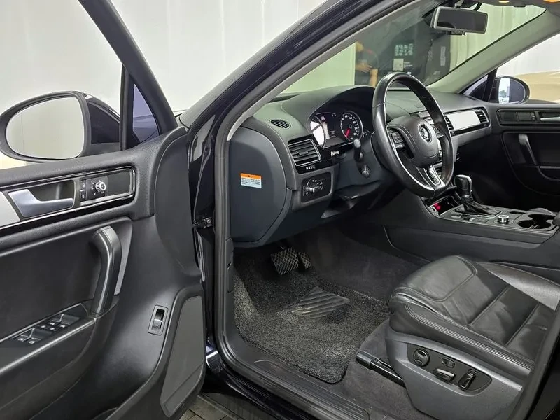 VW Touareg V6 3.0 TDI BLUEMOTION, снимка 10 - Автомобили и джипове - 55006463