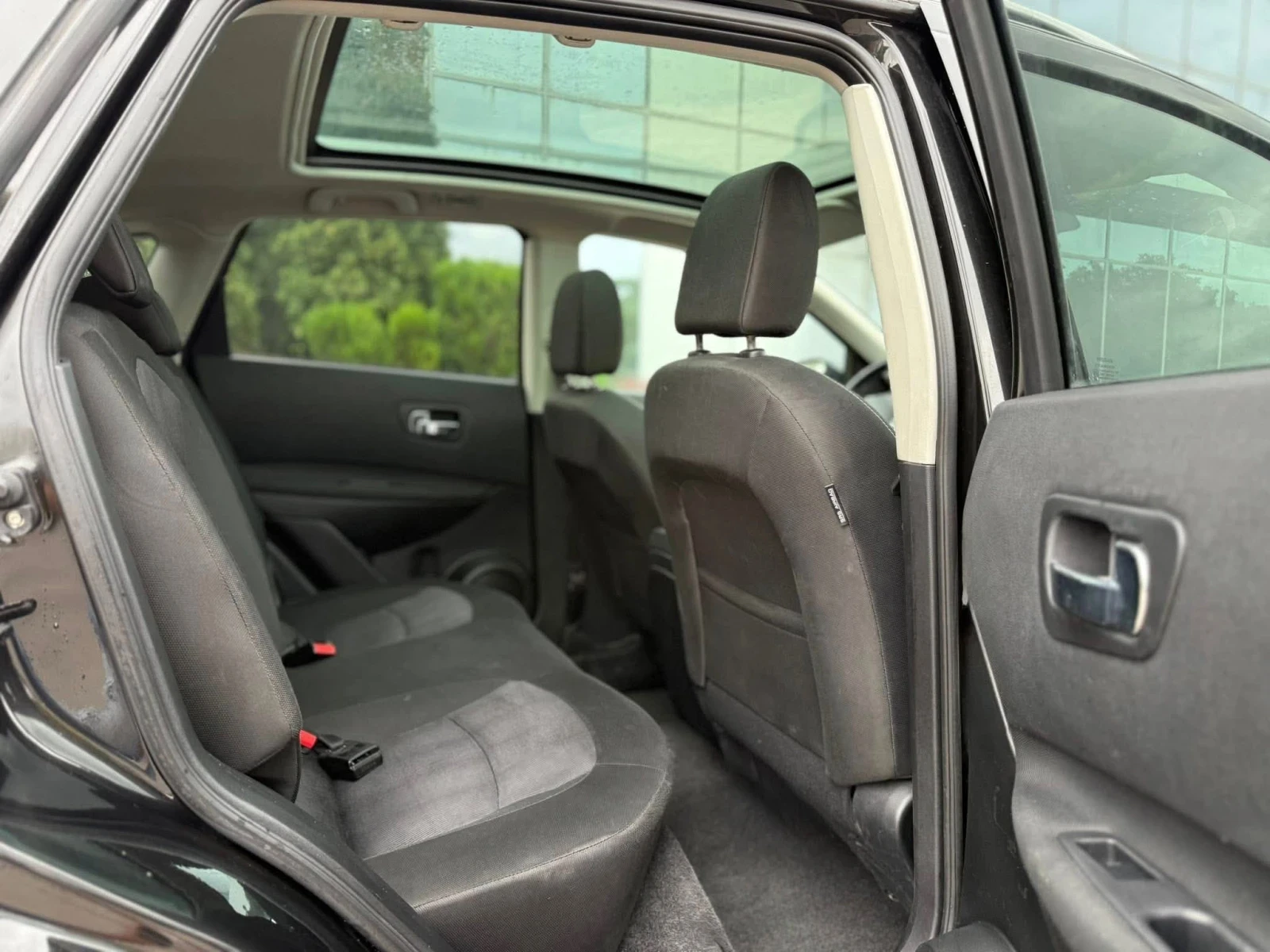 Nissan Qashqai 2.0, снимка 12 - Автомобили и джипове - 54083876