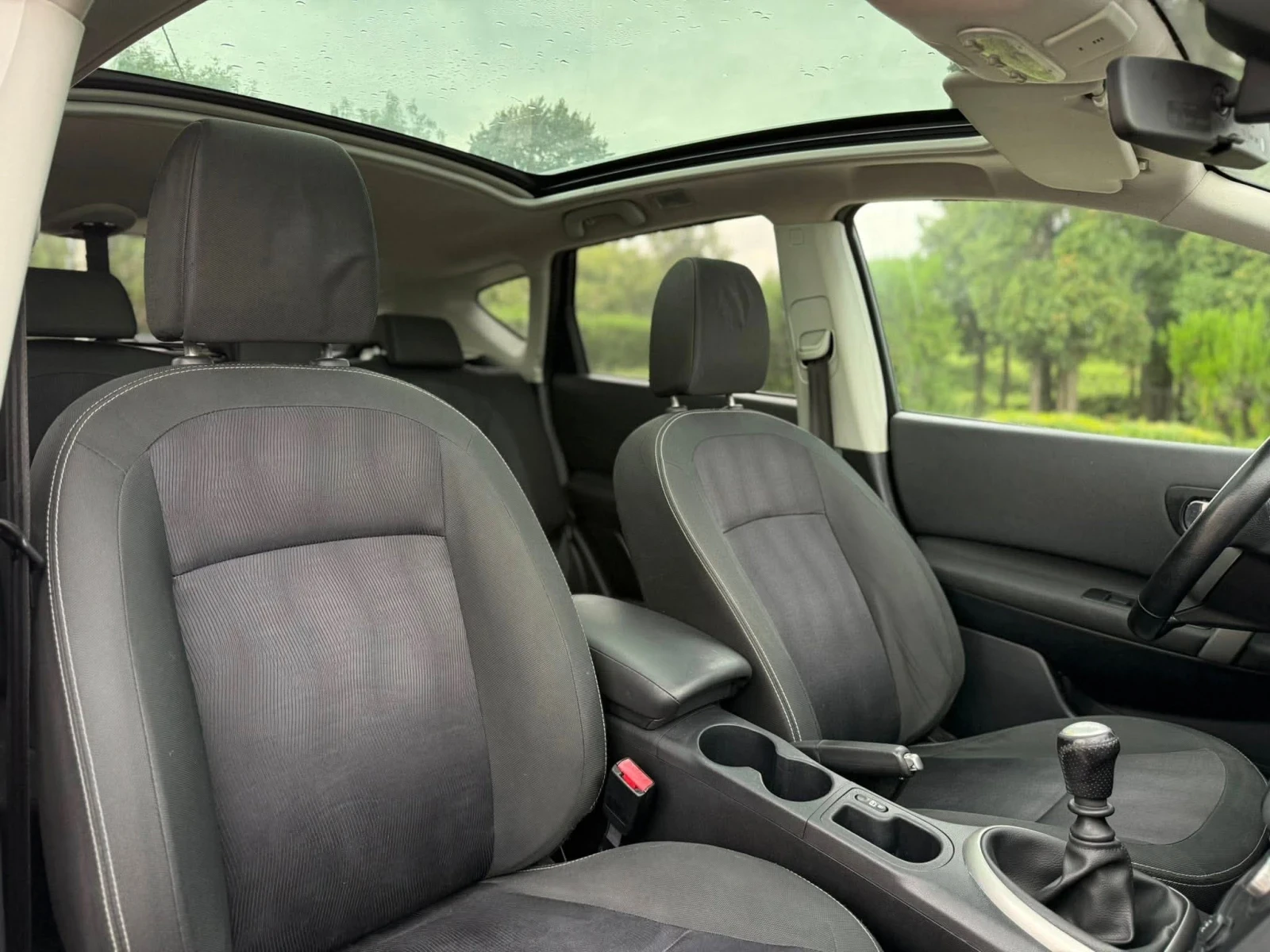 Nissan Qashqai 2.0, снимка 13 - Автомобили и джипове - 54083876