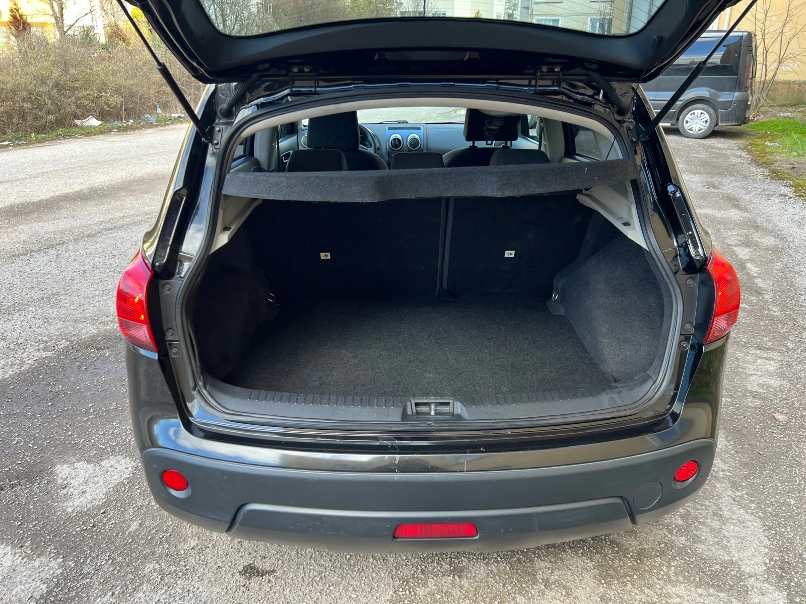 Nissan Qashqai 1.6I-LPG, снимка 6 - Автомобили и джипове - 54461310