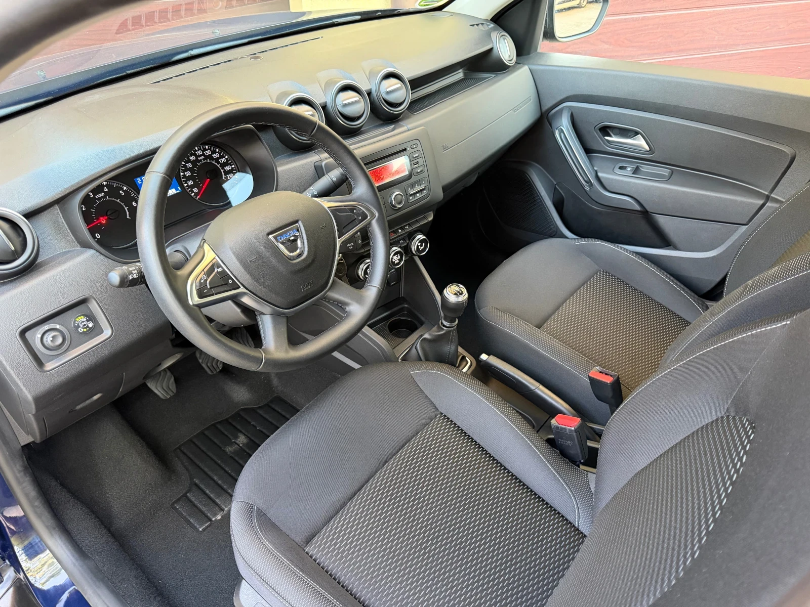 Dacia Duster 1.6i-LPG  Пълна Сервизна История в DACIA!!, снимка 8 - Автомобили и джипове - 54718045