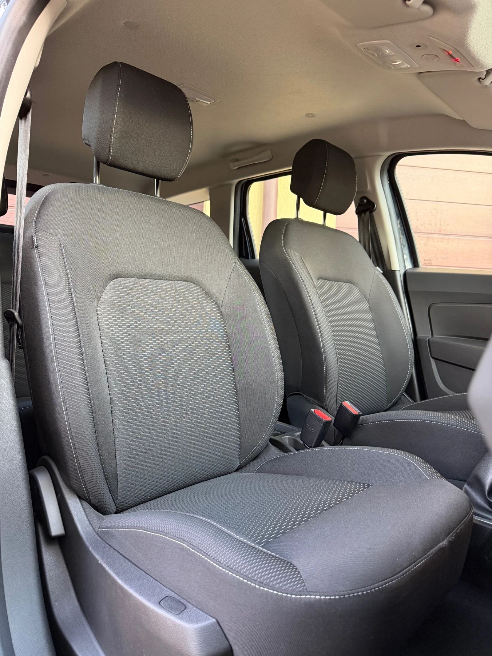 Dacia Duster 1.6i-LPG  Пълна Сервизна История в DACIA!!, снимка 9 - Автомобили и джипове - 54718045