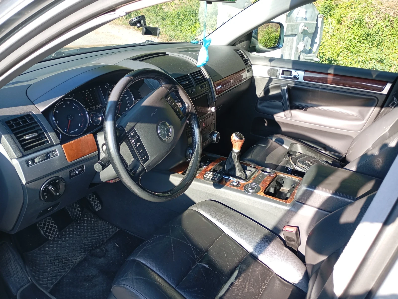 VW Touareg, снимка 5 - Автомобили и джипове - 55435503