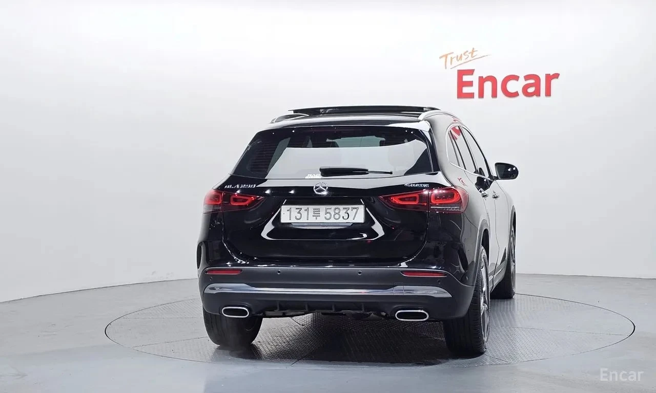 Mercedes-Benz GLA 250 4MATIC/АМГ ПАКЕТ/ЛЕНТИ/АМБИЕНТ/ПАНОРАМА/ПОДГРЕВ, снимка 4 - Автомобили и джипове - 55902886