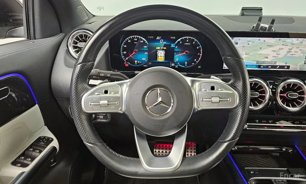 Mercedes-Benz GLA 250 4MATIC/АМГ ПАКЕТ/ЛЕНТИ/АМБИЕНТ/ПАНОРАМА/ПОДГРЕВ, снимка 13 - Автомобили и джипове - 55902886