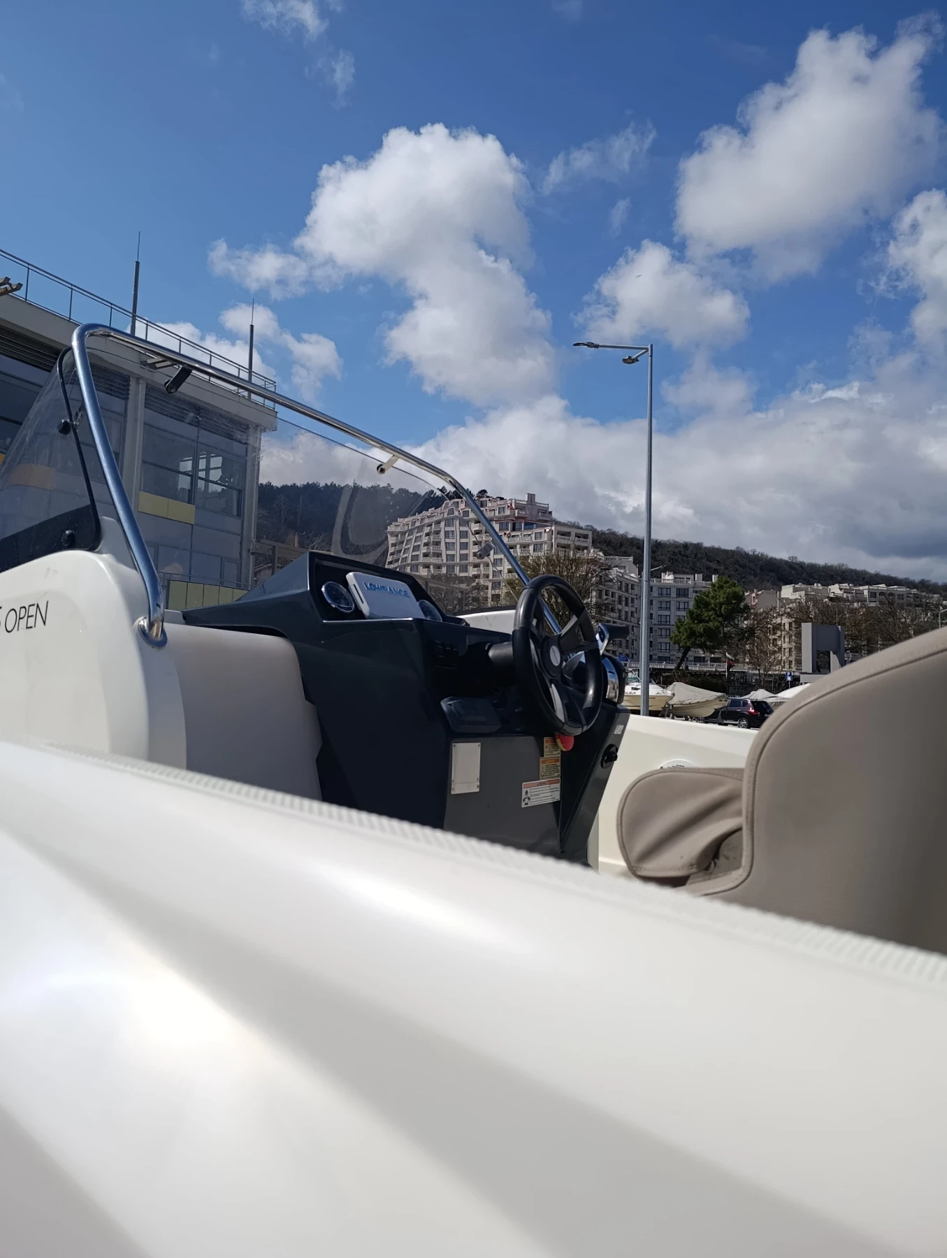 Моторна яхта Quicksilver 6.75 open , снимка 3 - Воден транспорт - 54172328