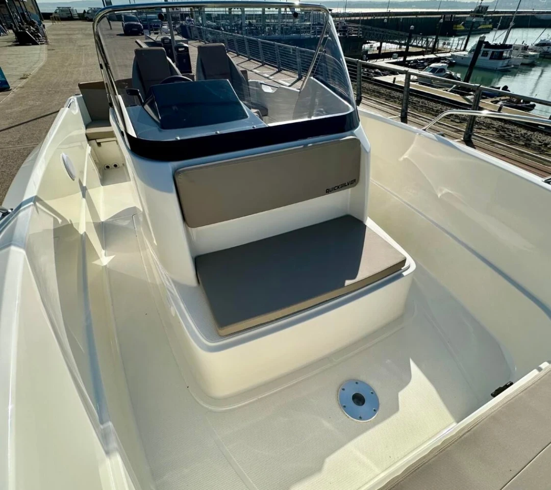 Моторна яхта Quicksilver 6.75 open , снимка 14 - Воден транспорт - 54172328