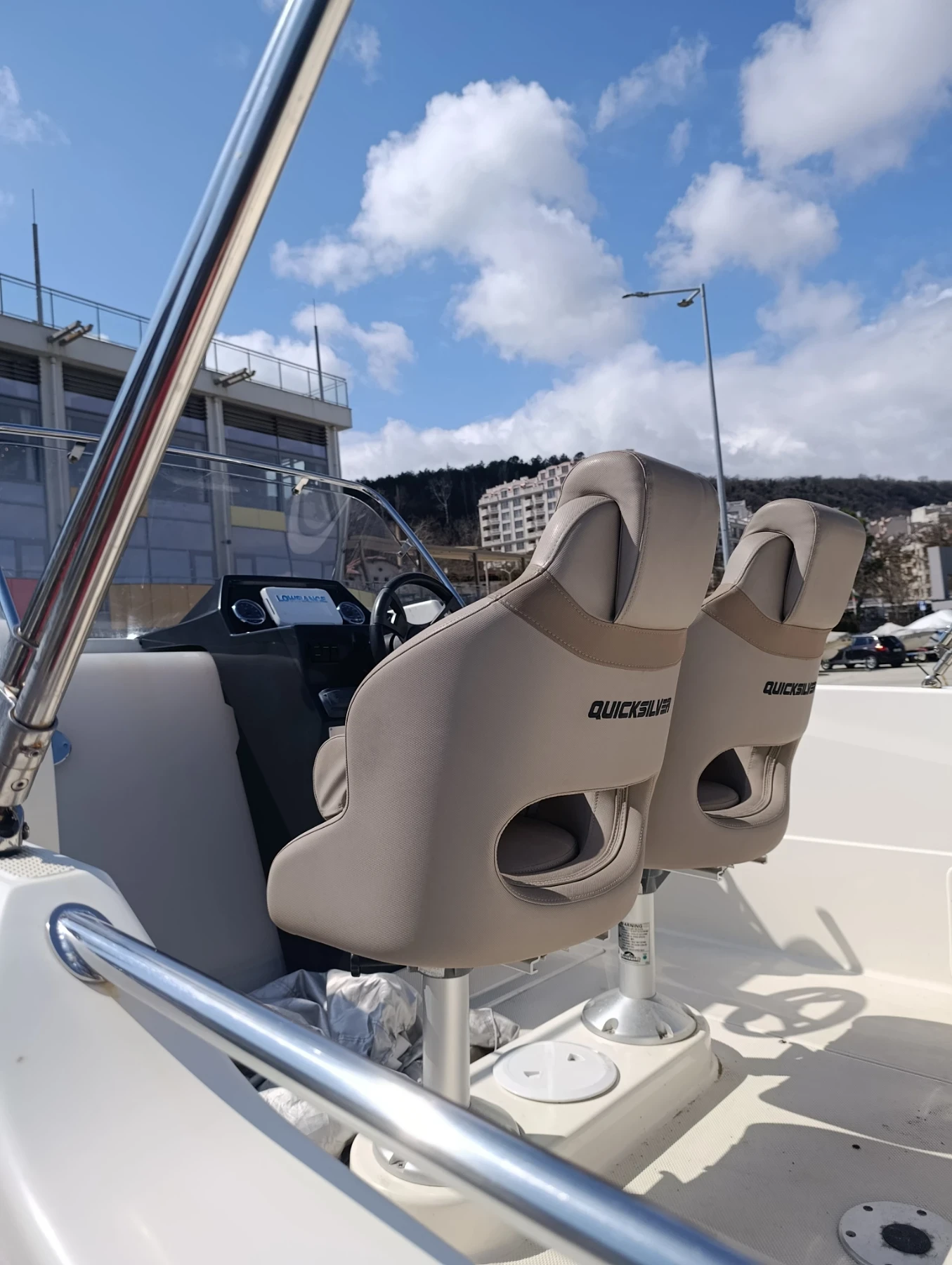 Моторна яхта Quicksilver 6.75 open , снимка 4 - Воден транспорт - 54172328