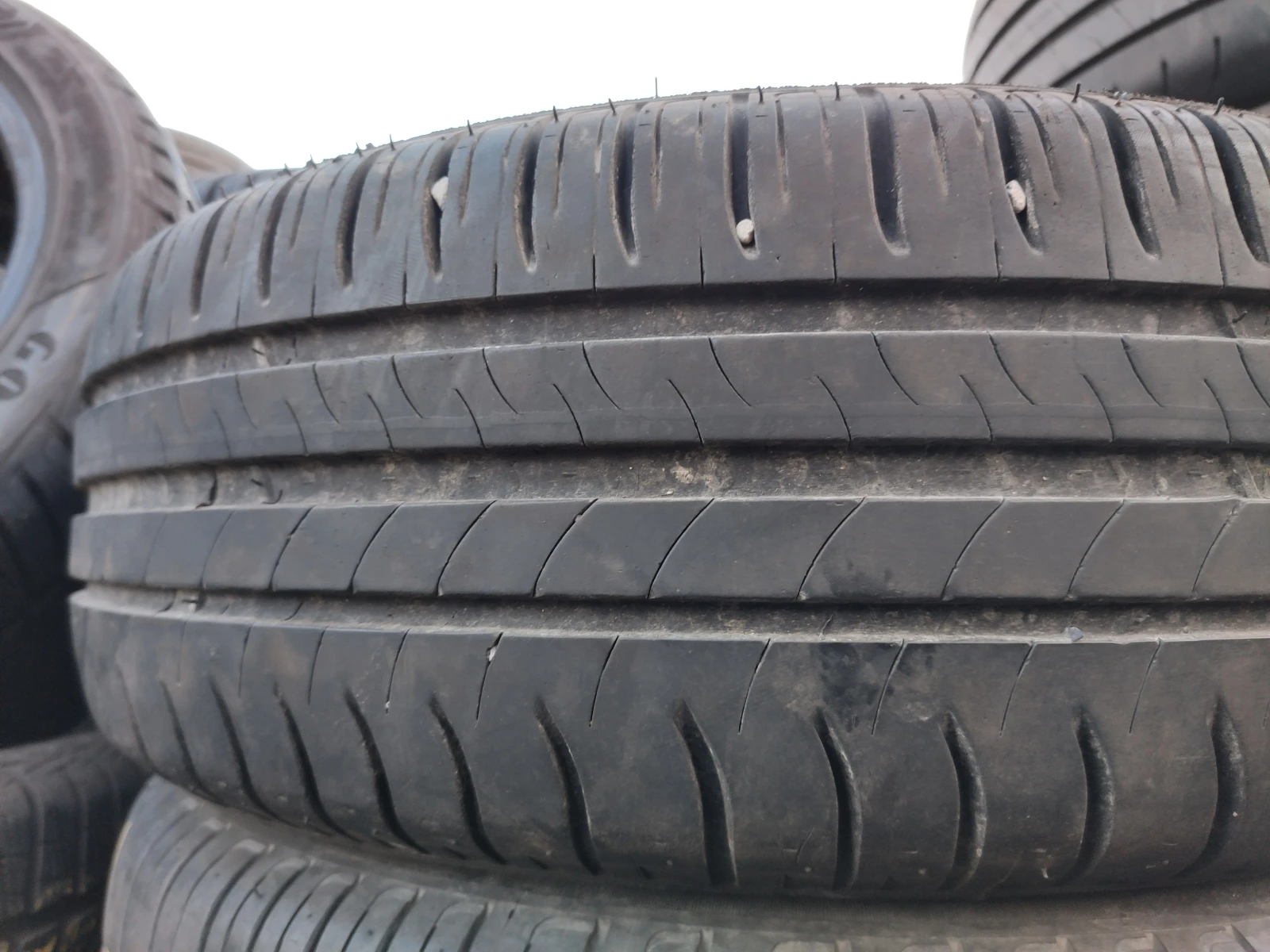 Гуми Летни 195/60R15, снимка 2 - Гуми и джанти - 54059960
