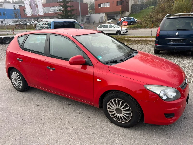 Hyundai I30 1.6 бензин 6 м. ГАРАНЦИЯ, снимка 2 - Автомобили и джипове - 48017344