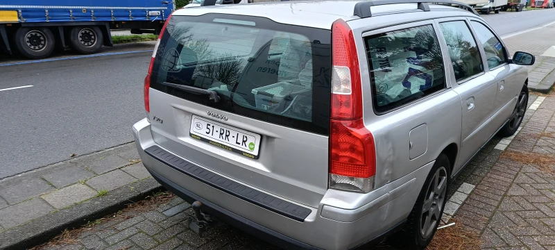 Volvo V70 2.4, снимка 8 - Автомобили и джипове - 48456331