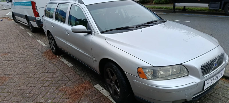 Volvo V70 2.4, снимка 6 - Автомобили и джипове - 48456331