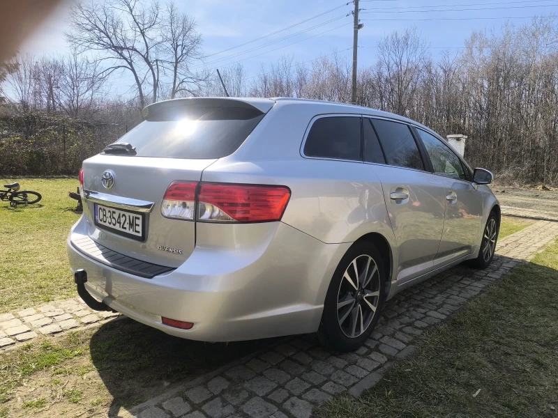 Toyota Avensis 1.8 Valvematic Бензин/Газ, снимка 5 - Автомобили и джипове - 49432620