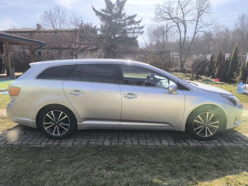 Toyota Avensis 1.8 Valvematic Бензин/Газ, снимка 6 - Автомобили и джипове - 49432620