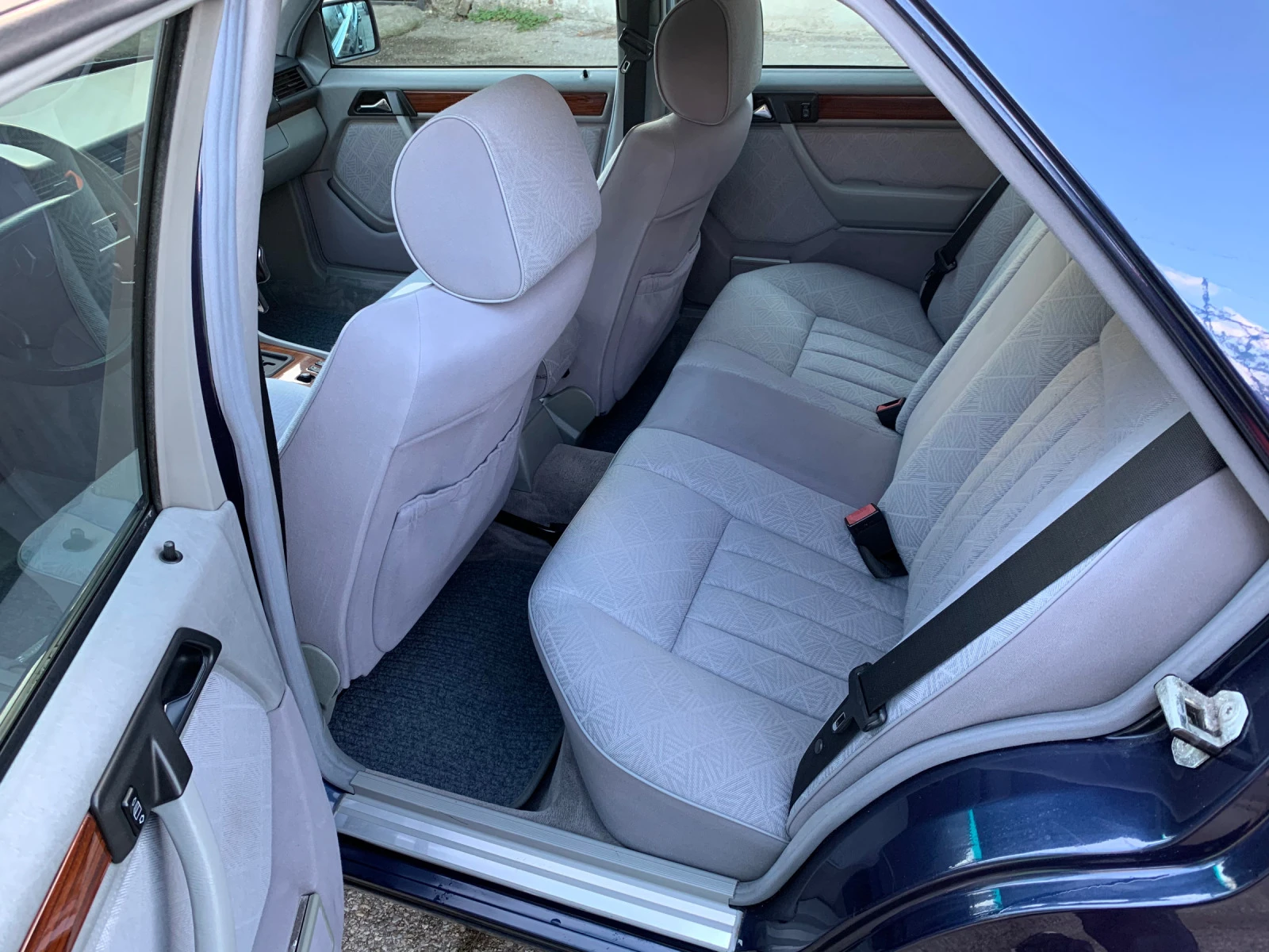 Mercedes-Benz E 280 | Mobile.bg — изображение 12