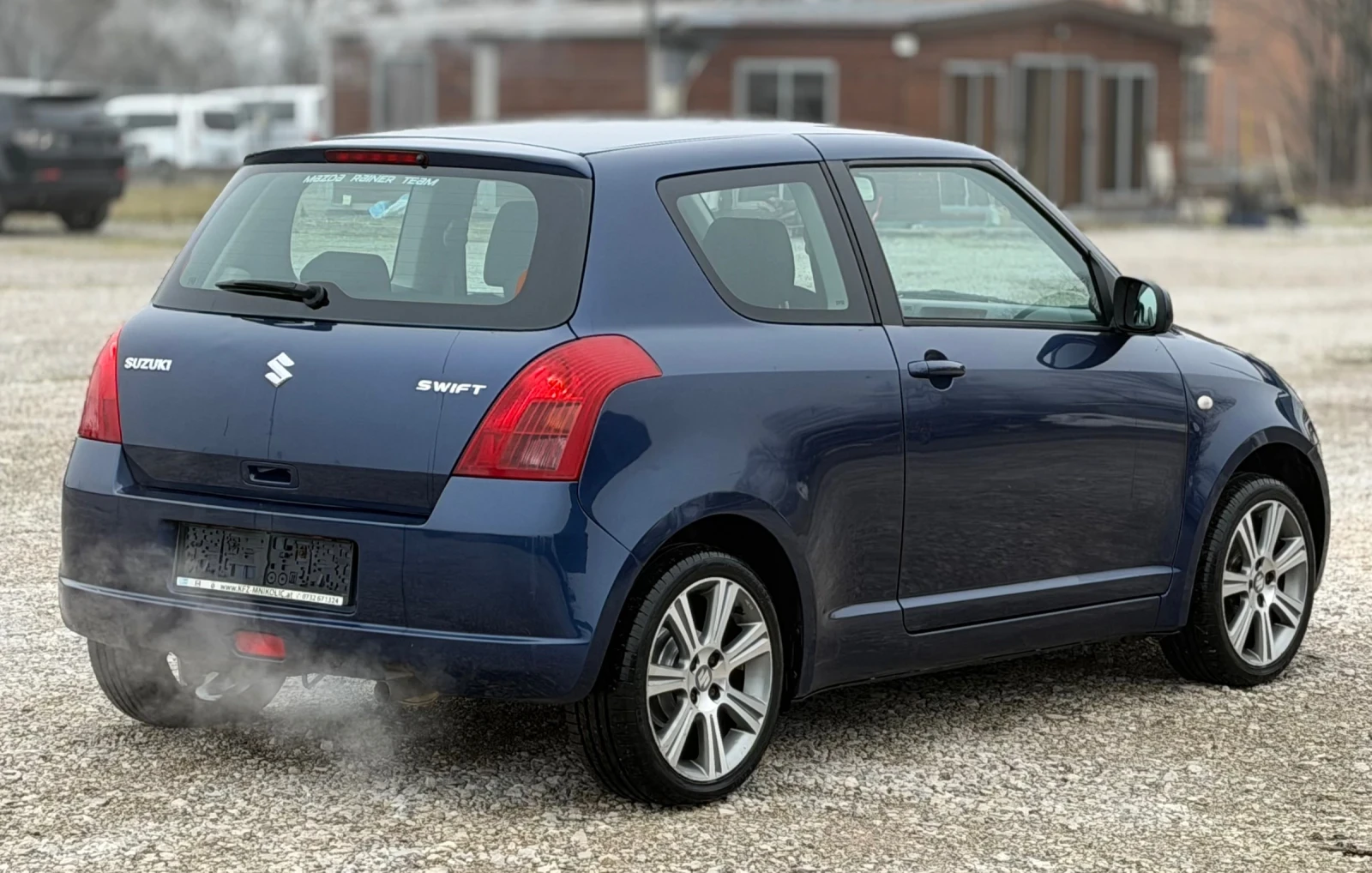 Suzuki Swift 1.3i 90к.с * Климатик*  - изображение 5