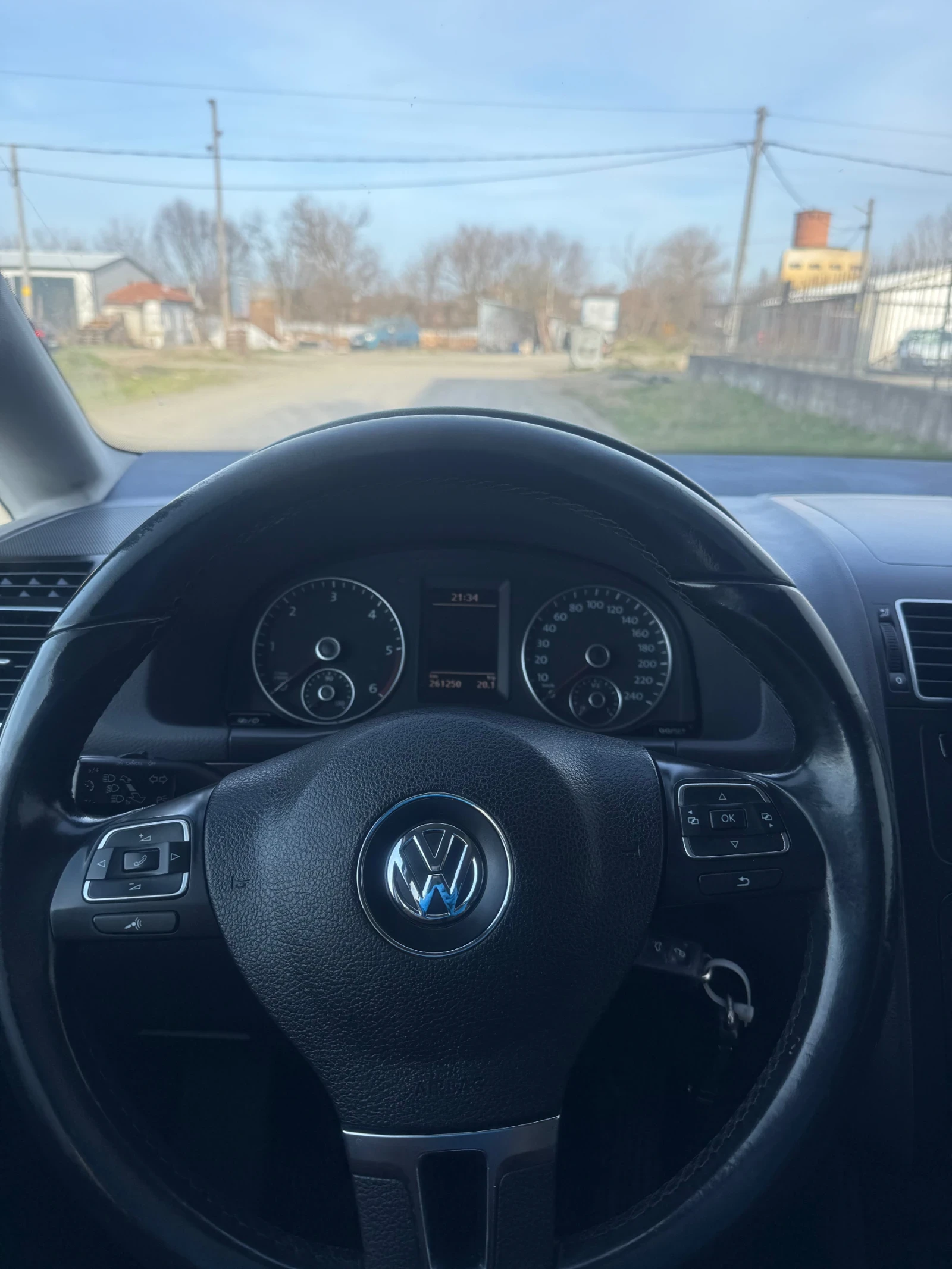 VW Touran 1, 6 , 7 местен, снимка 15 - Автомобили и джипове - 53756898