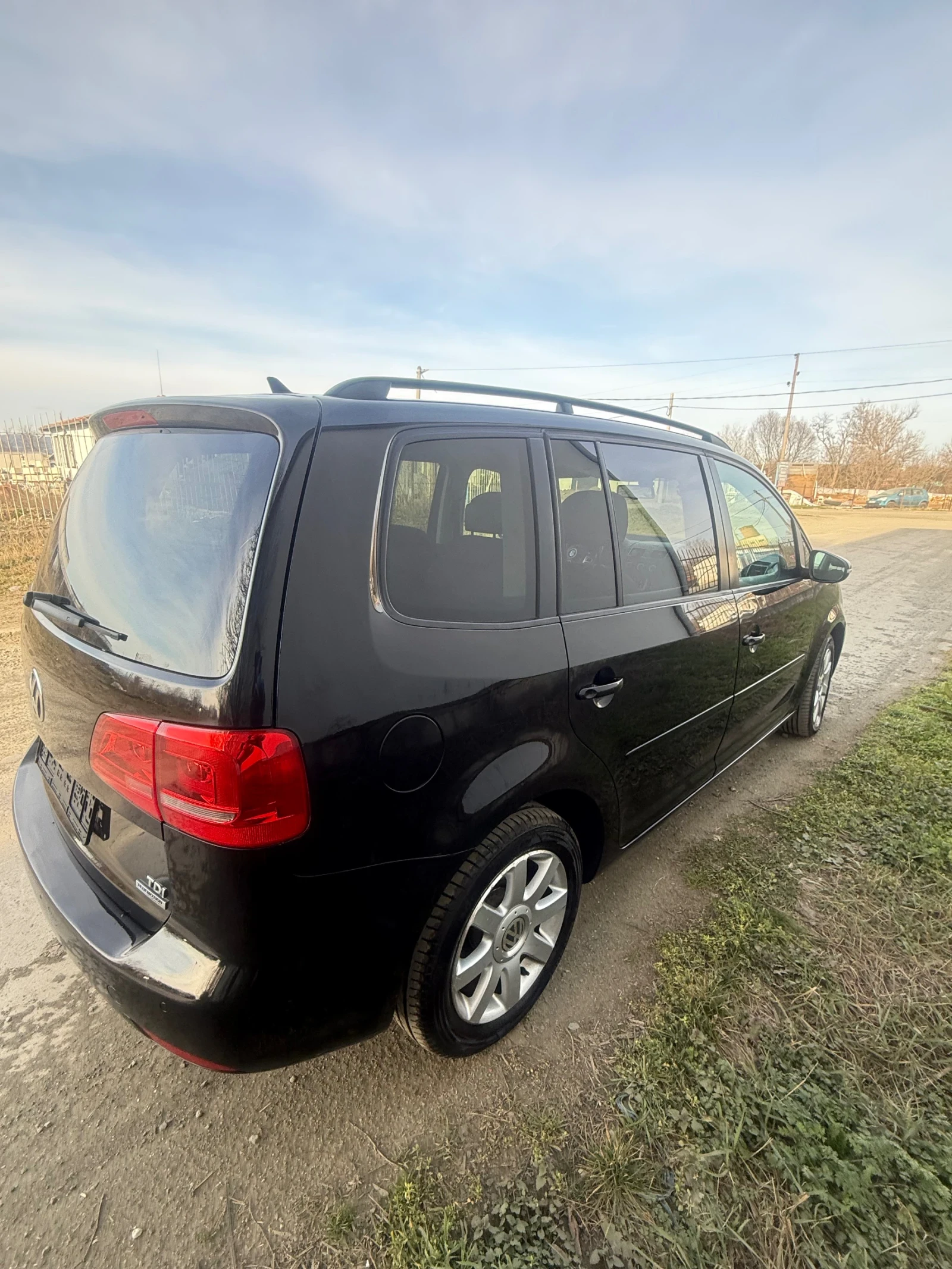 VW Touran 1, 6 , 7 местен, снимка 4 - Автомобили и джипове - 53756898