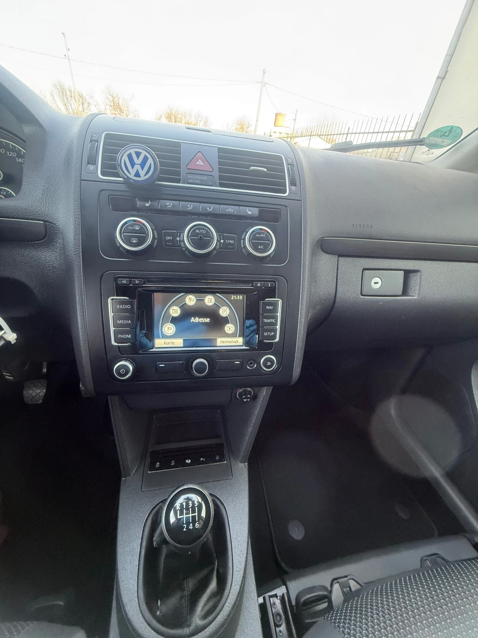 VW Touran 1, 6 , 7 местен, снимка 12 - Автомобили и джипове - 53756898