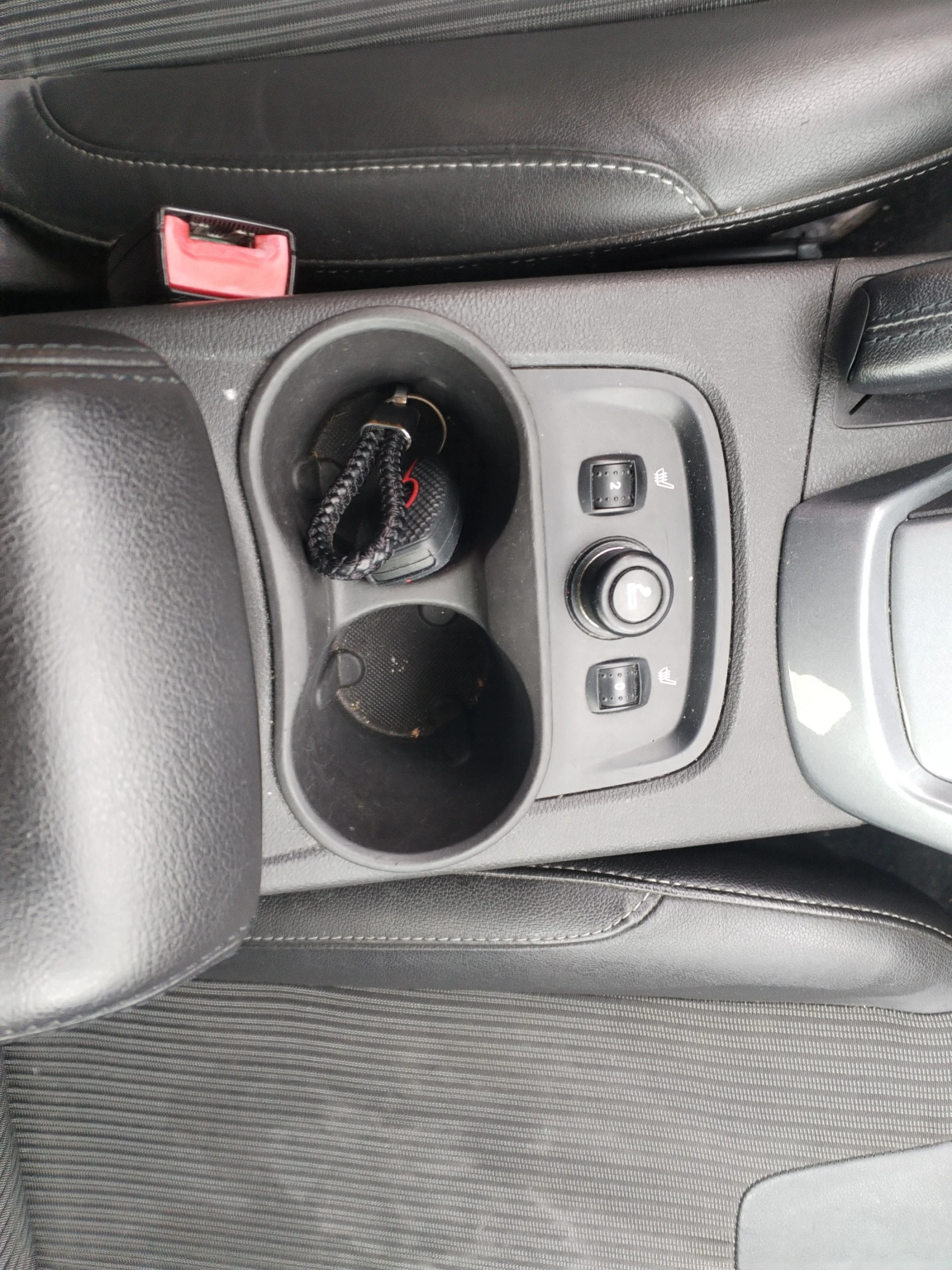 Ford Focus 2.0 CDTI/Titanium, снимка 10 - Автомобили и джипове - 54088655