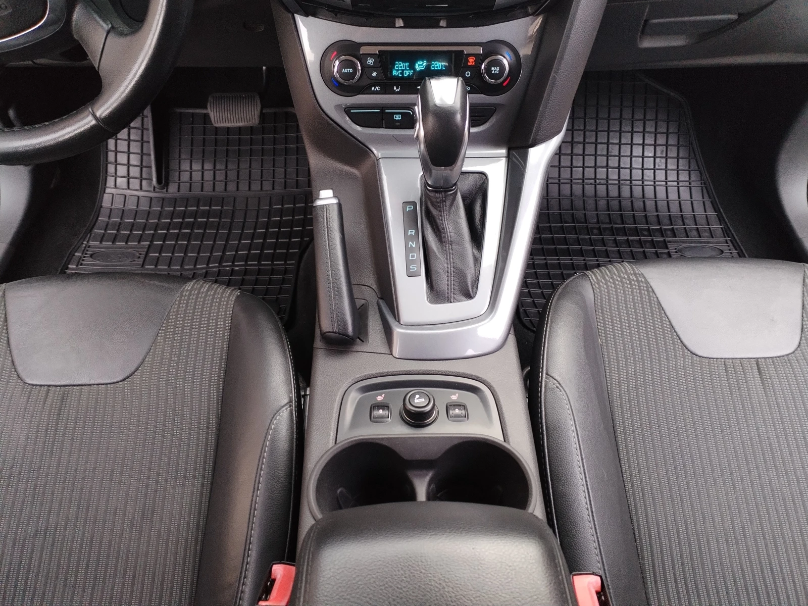 Ford Focus 2.0 CDTI/Titanium, снимка 10 - Автомобили и джипове - 54088655