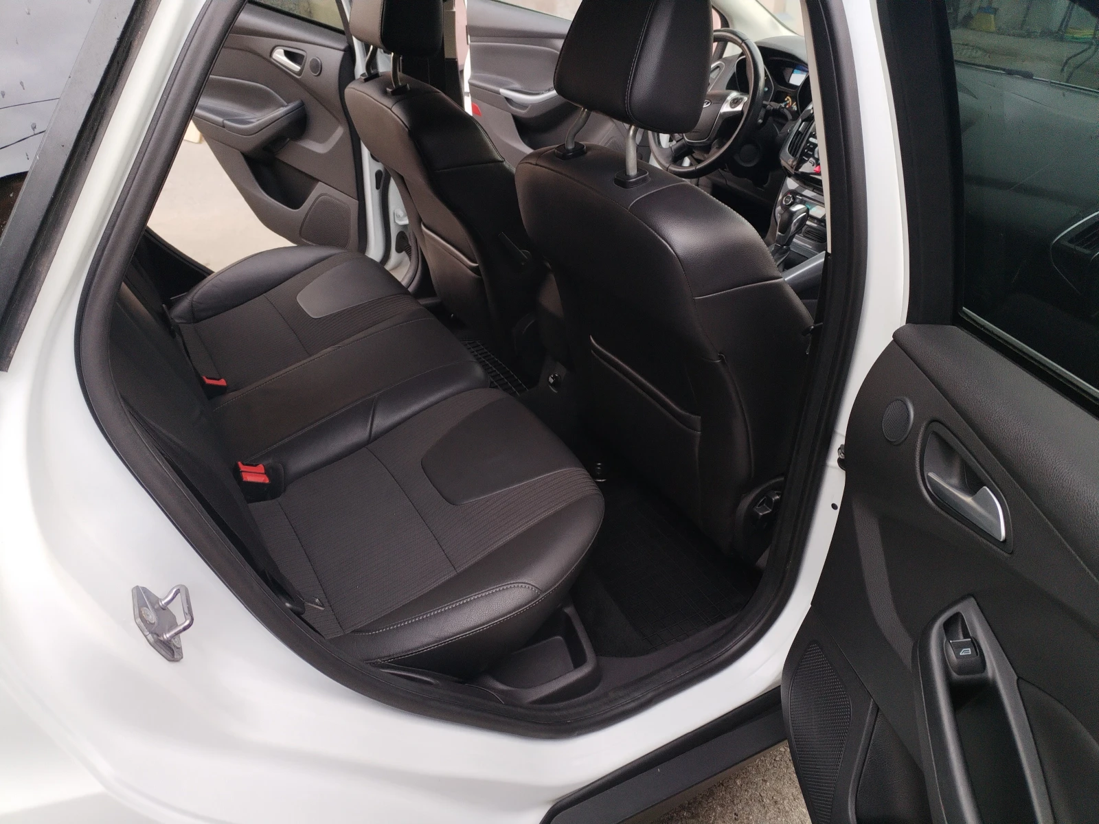 Ford Focus 2.0 CDTI/Titanium, снимка 16 - Автомобили и джипове - 54088655