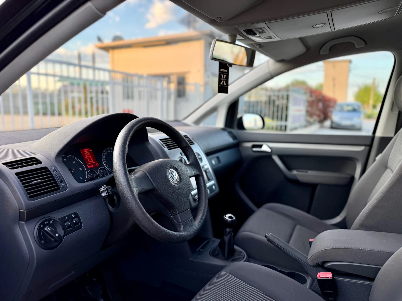 VW Touran 1.9TDI/ 105кс./ 6скр./, снимка 9 - Автомобили и джипове - 54444347
