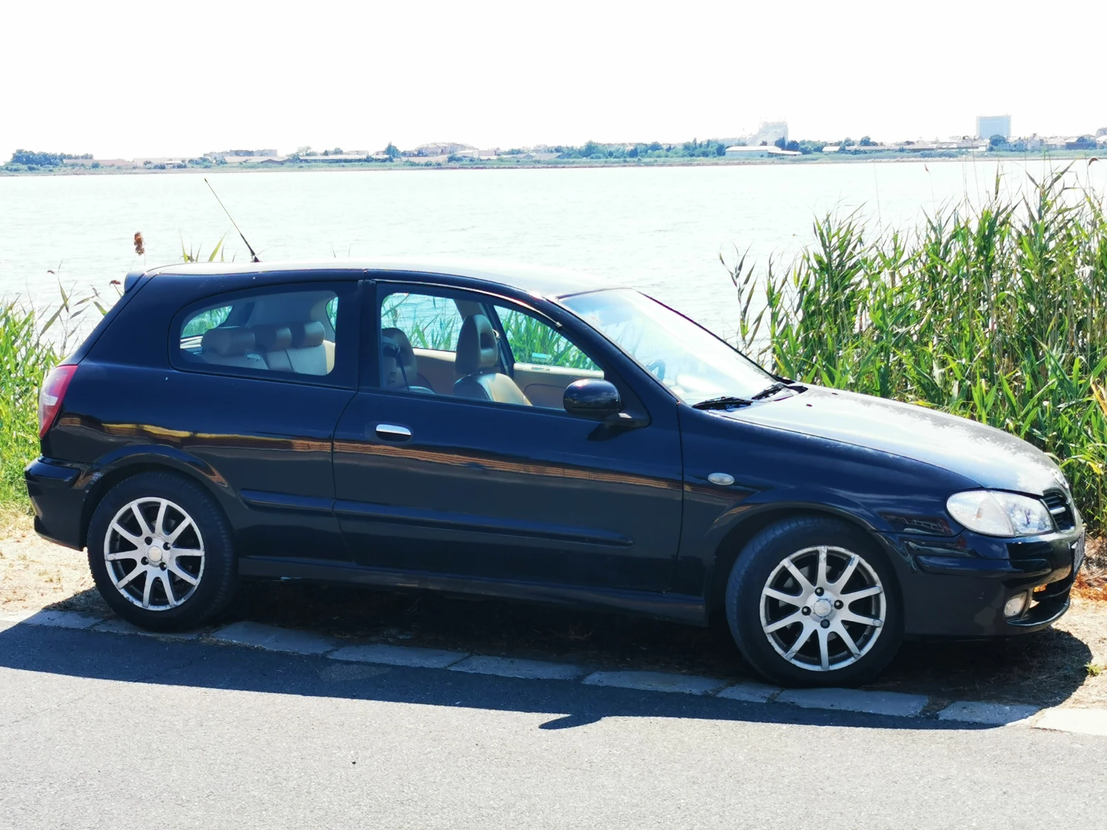 Nissan Almera 2.2, снимка 4 - Автомобили и джипове - 54530182