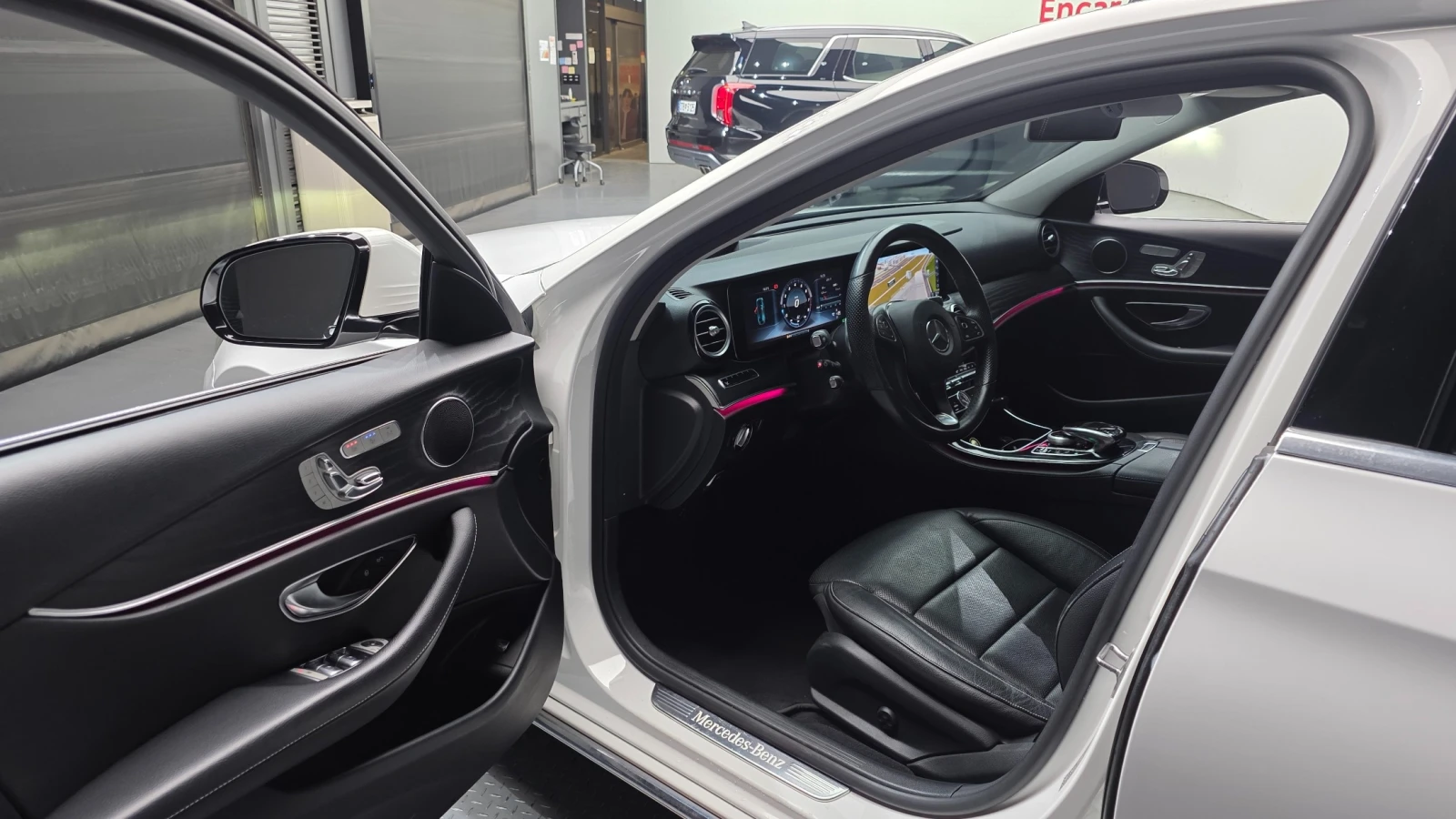 Mercedes-Benz E 300 E300 4MATIC Avantgarde | HUD | 360  Камера| Digita, снимка 14 - Автомобили и джипове - 55032605
