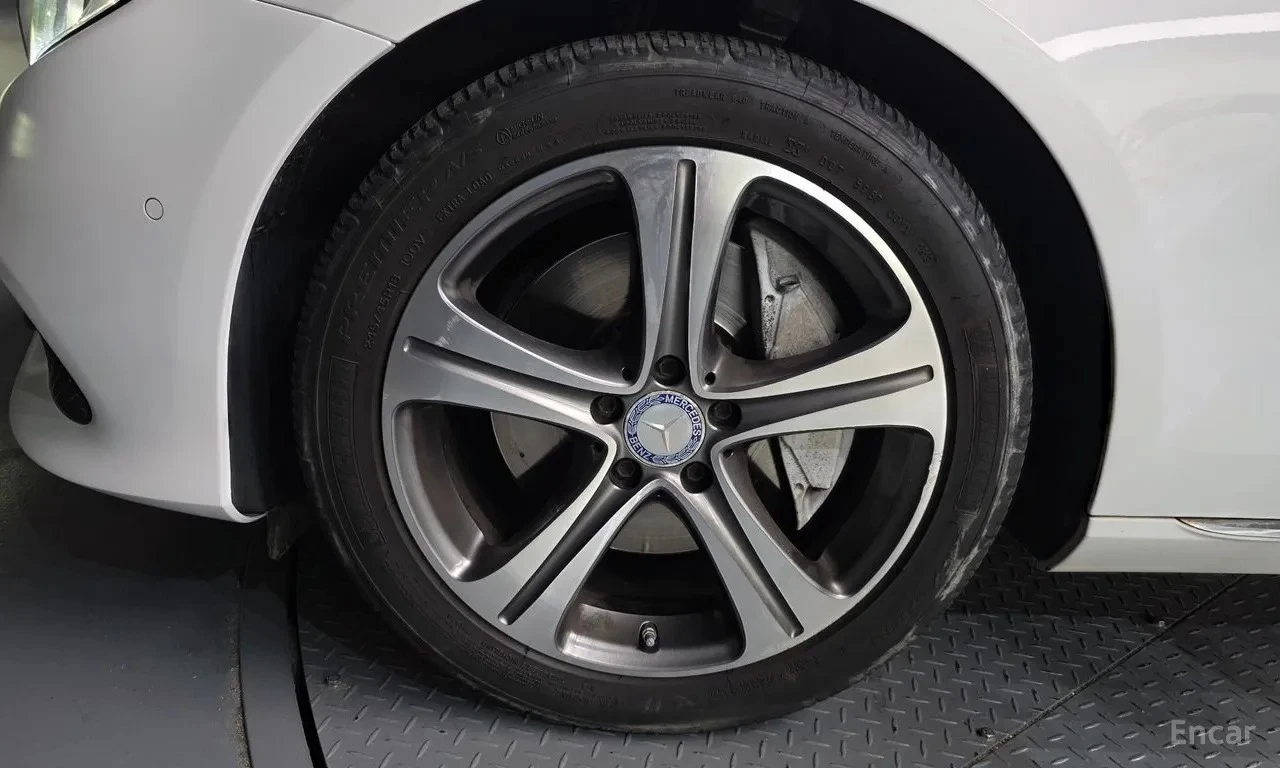 Mercedes-Benz E 300 E300 4MATIC Avantgarde | HUD | 360  Камера| Digita, снимка 17 - Автомобили и джипове - 55032605