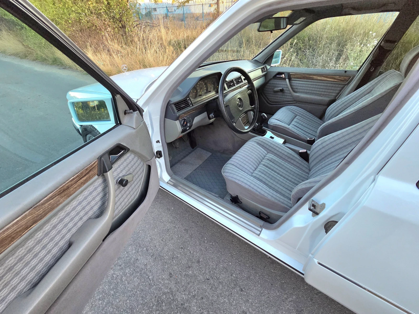 Mercedes-Benz 124 3.0D, снимка 9 - Автомобили и джипове - 56367303