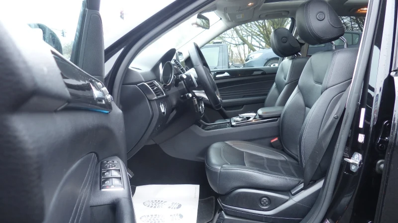 Mercedes-Benz GLE 350 d* * 4Matic* * AMG Line* * NightPaket* * , снимка 10 - Автомобили и джипове - 49079095