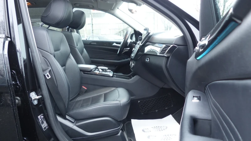 Mercedes-Benz GLE 350 d* * 4Matic* * AMG Line* * NightPaket* * , снимка 7 - Автомобили и джипове - 49079095