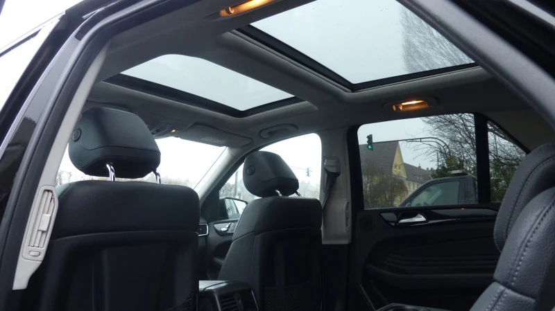 Mercedes-Benz GLE 350 d* * 4Matic* * AMG Line* * NightPaket* * , снимка 9 - Автомобили и джипове - 49079095