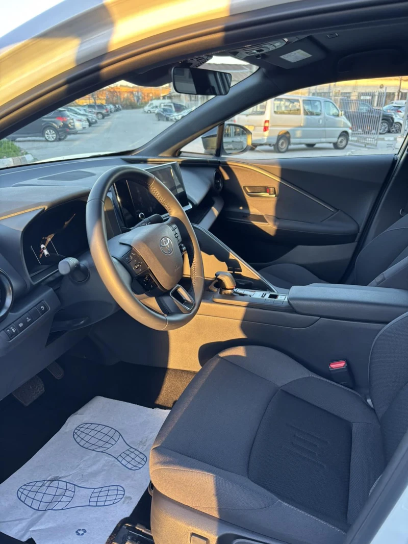 Toyota C-HR 2.0 PHEV E-CVT Club FWD, снимка 8 - Автомобили и джипове - 52452824