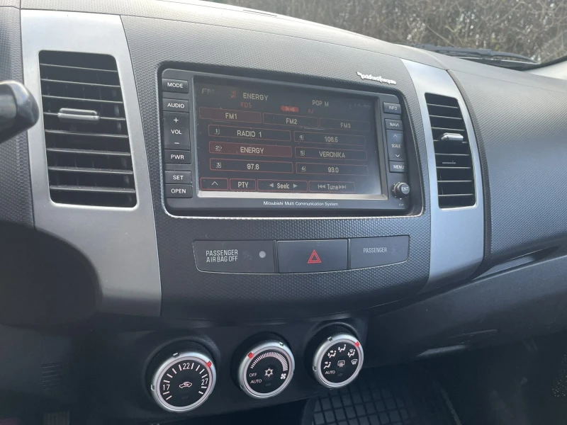 Mitsubishi Outlander, снимка 9 - Автомобили и джипове - 52867386