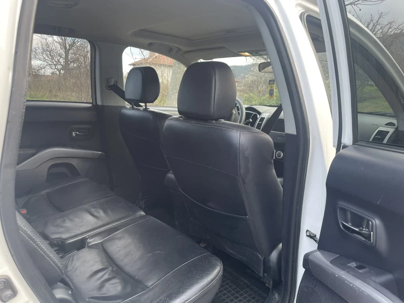 Mitsubishi Outlander, снимка 13 - Автомобили и джипове - 52867386