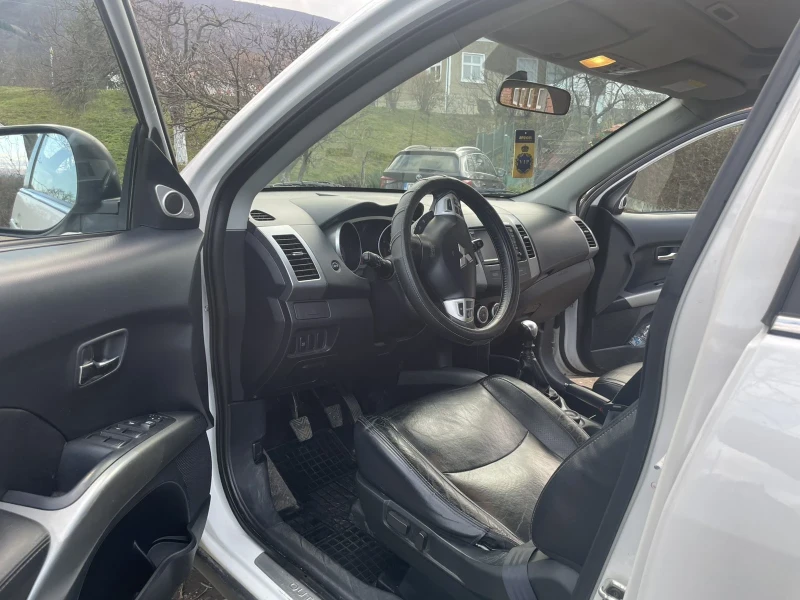 Mitsubishi Outlander, снимка 11 - Автомобили и джипове - 52867386