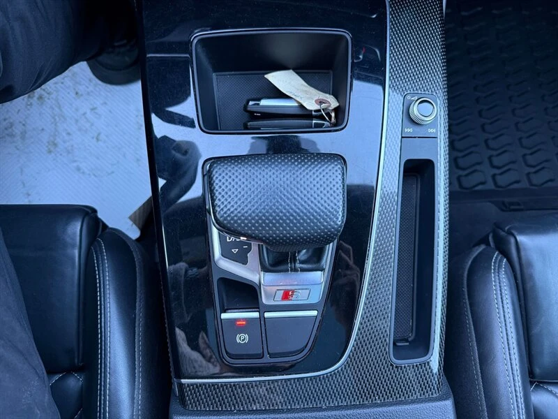 Audi SQ5 MATRIX* ДИСТРОНИК* 360КАМЕРА* LANE* ASSIST* , снимка 10 - Автомобили и джипове - 54445564