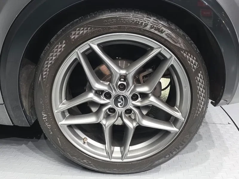 Infiniti Q30 2.0 Turbo , снимка 13 - Автомобили и джипове - 54841993