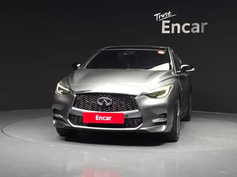 Infiniti Q30 2.0 Turbo , снимка 2 - Автомобили и джипове - 54841993