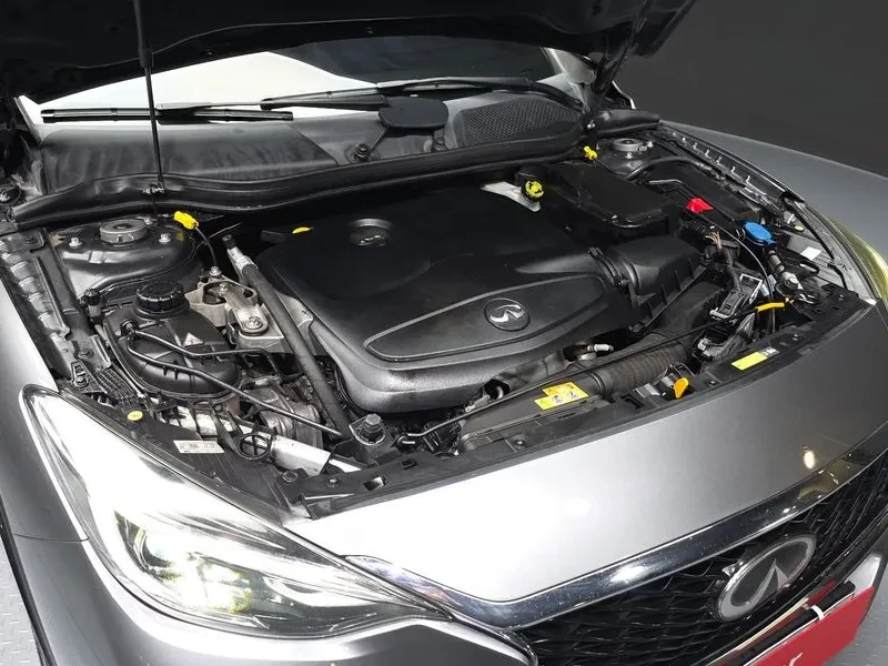 Infiniti Q30 2.0 Turbo , снимка 5 - Автомобили и джипове - 54841993