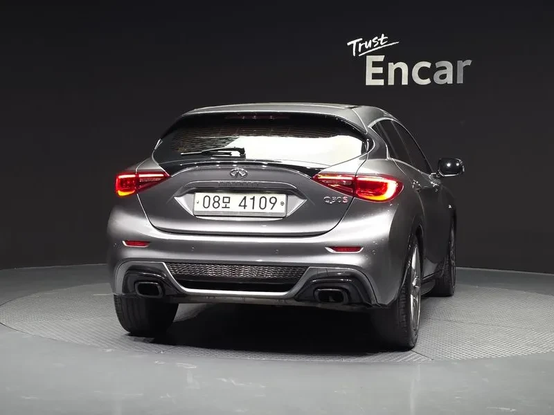 Infiniti Q30 2.0 Turbo , снимка 3 - Автомобили и джипове - 54841993