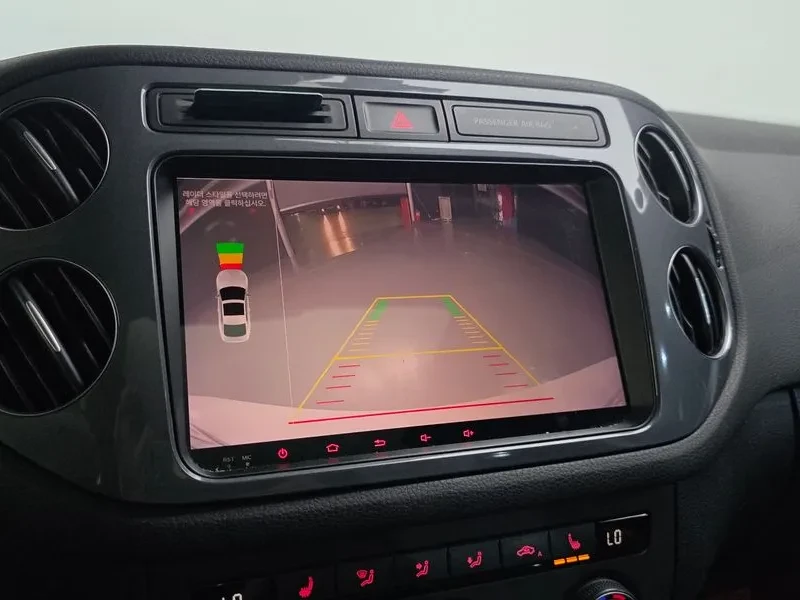 VW Tiguan R-Line 5N, снимка 14 - Автомобили и джипове - 55387475