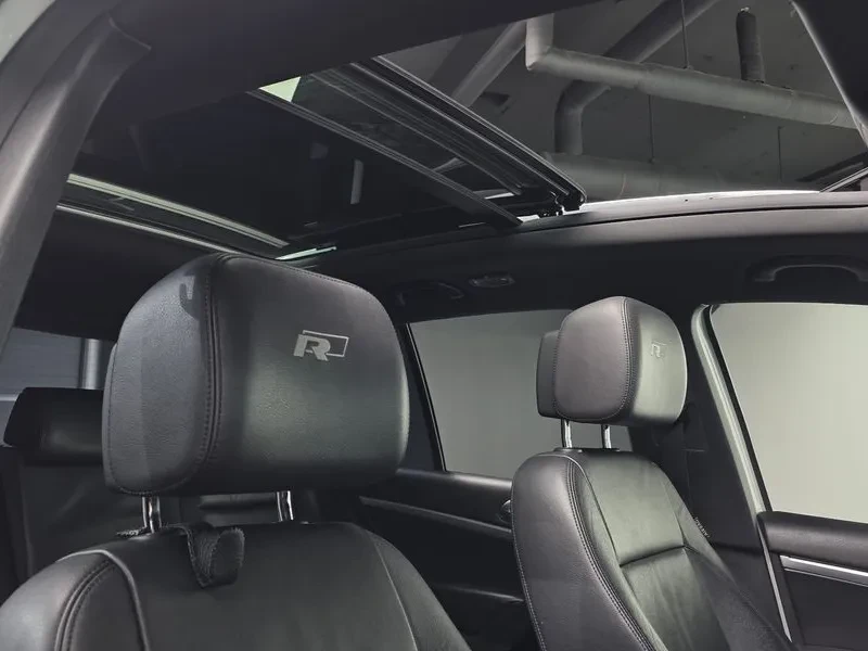 VW Tiguan R-Line 5N, снимка 17 - Автомобили и джипове - 55387475