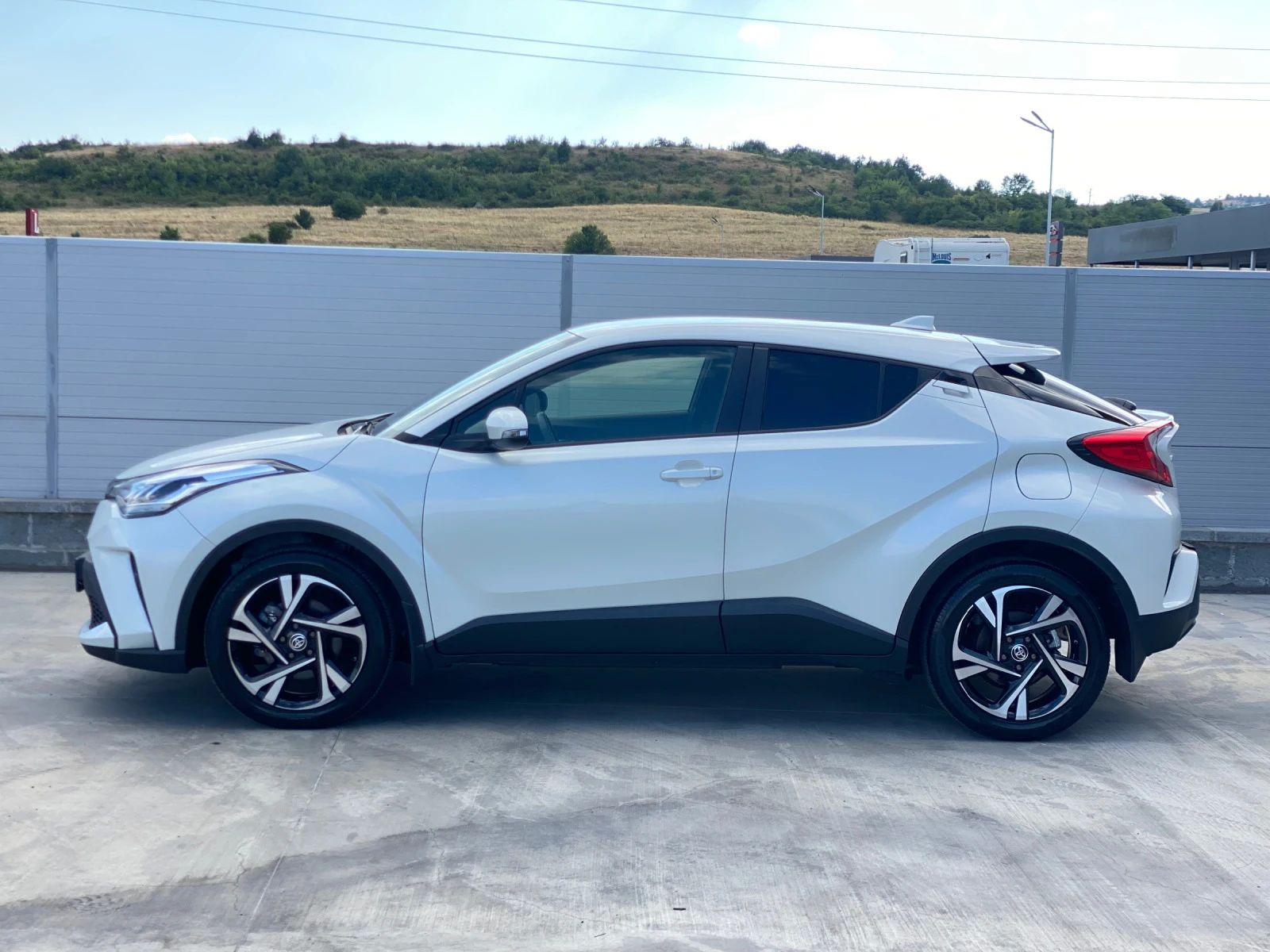 Toyota C-HR 2.0i Fece Lift - изображение 8