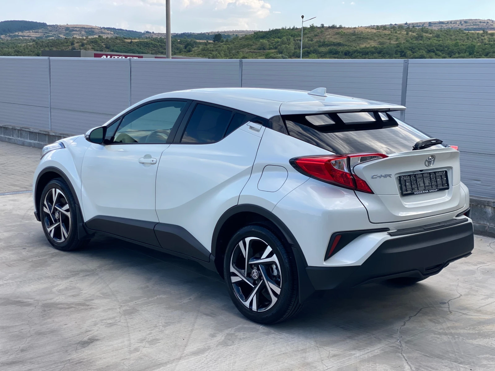 Toyota C-HR 2.0i Fece Lift - изображение 7