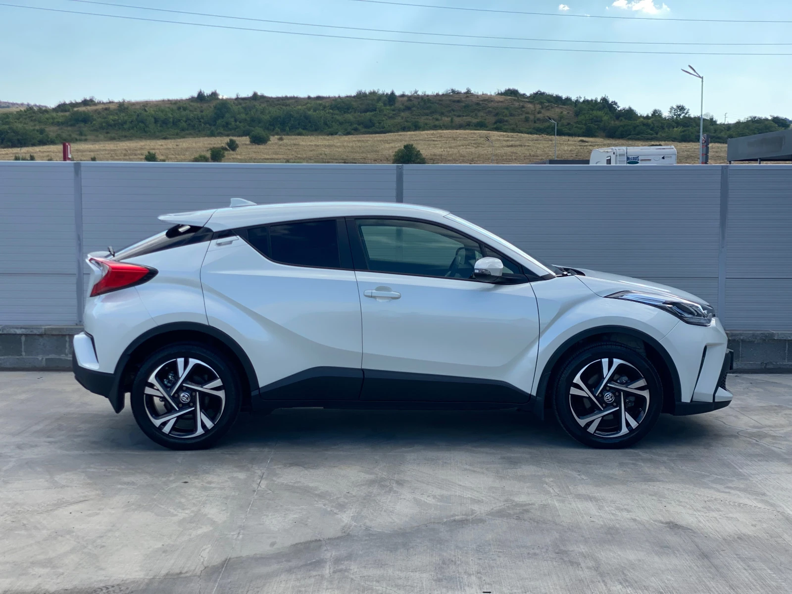 Toyota C-HR 2.0i Fece Lift - изображение 4