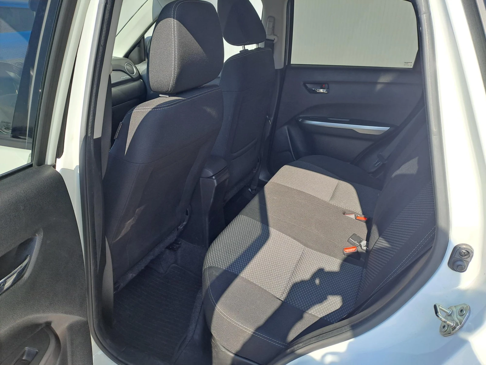 Suzuki Vitara 1.4 GL+ Booster Jet HYBRID 4X4, снимка 8 - Автомобили и джипове - 53974321